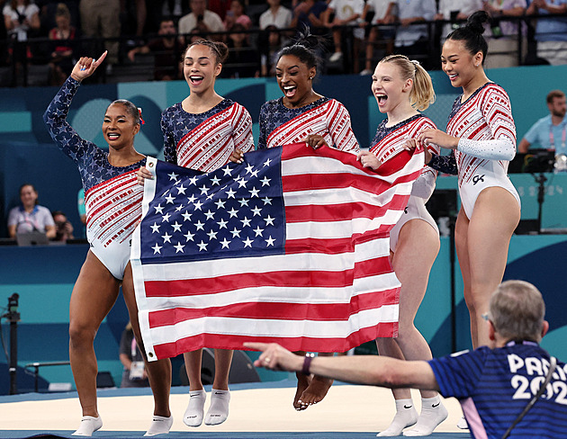 Bilesová dovedla Američanky k triumfu v družstvech a má páté olympijské zlato