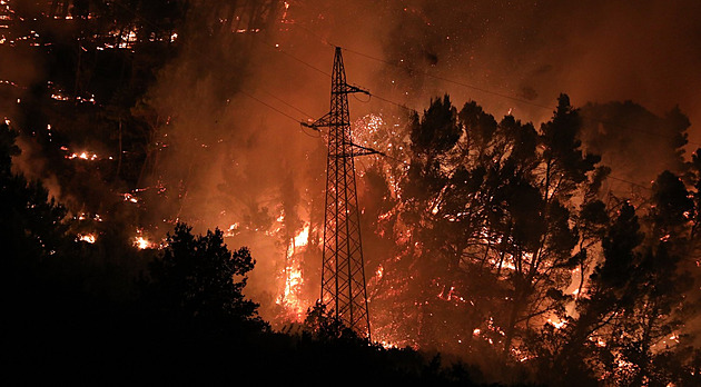 Hoří v oblíbené destinaci tisíců Čechů v Chorvatsku. A i jinde v jižní Evropě