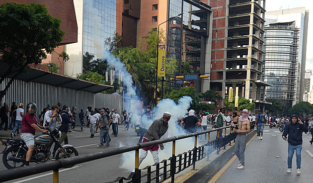 Vítězství doložíme, tvrdí venezuelská opozice. Policie rozháněla demonstrace