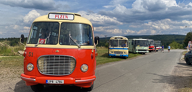 Po Strašicích kroužily autobusy, které kdysi vozily cestující po Plzni