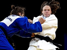 Judistka Renata Zachová (v bílém) b�hem olympijského zápolení.