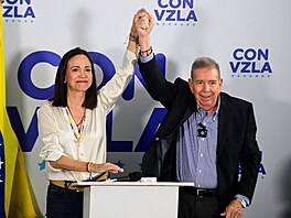 P�edstavitelé venezuelské opozice Edmundo González Urrutia a María Corina...