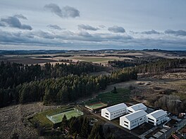 Pozemek v severní �ásti Ostrova navazuje na území s rodinnými domy, kompaktnost...