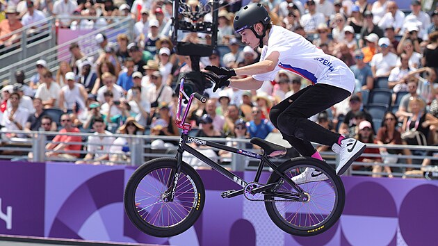Bikerka Iveta Miculy�ová ve finále Freestyle BMX na olympijských hrách v...