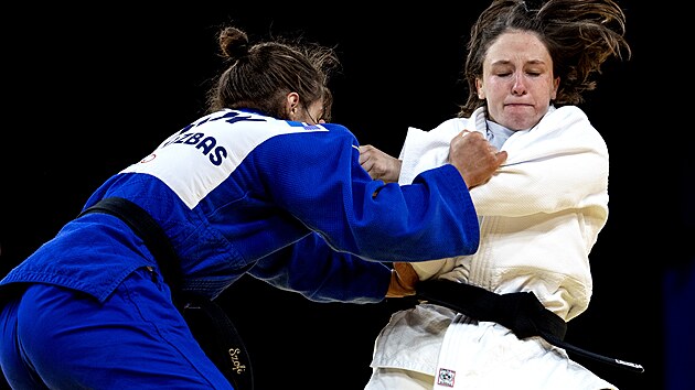 Judistka Renata Zachová (v bílém) b�hem olympijského zápolení.