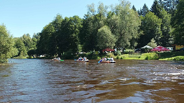 Vltava a kempy kolem n jsou v tchto dnech pln vodk.