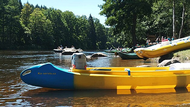 Vltava a kempy kolem n jsou v tchto dnech pln vodk.