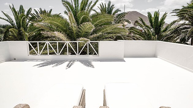 Ze st�e�n� terasy je kr�sn� v�hled na sopku. 