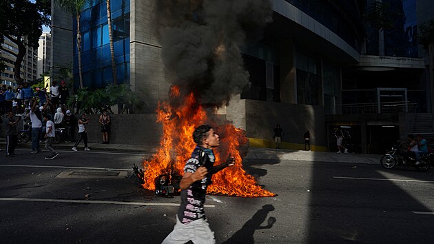 Venezuelan� nespokojen� se st�tem zve�ejn�n�mi v�sledky voleb vyrazili do ulic....