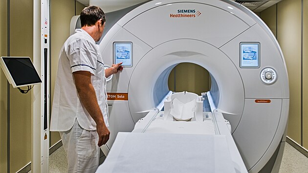 Pedstaven novho pracovit magnetick rezonance, kterou odbornci z Brna vyuvaj nejen pro diagnostiku, ale tak pro plnovn ozaovn pacient (30. ervence 2024)