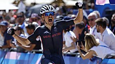 Britský biker Thomas Pidcock vít�zí v olympijském závod� cross country.