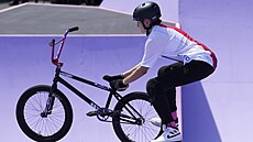 Cyklistka Iveta Miculyčová v kvalifikaci disciplíny BMX freestyle.