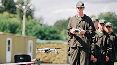 Ruská organizace Bojovník poádá vojenské tábory pro dti, na které vozí i dti...