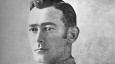 Kapitán Francis Newton Allen Cromie. Za angamá v troufalém pokusu zaplatil...