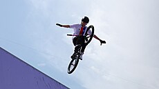 Bikerka Iveta Miculyová ve finále Freestyle BMX na olympijských hrách v...