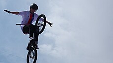 Bikerka Iveta Miculyová ve finále Freestyle BMX na olympijských hrách v...