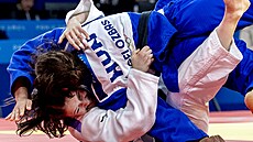 Judistka Renata Zachová (v bílém) bhem olympijského zápolení.