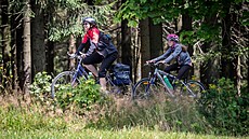 Jizerské hory jsou v lét oblíbené mezi cyklisty. Mnoství turist ale pináí...