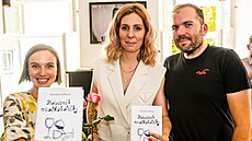 Tereza Ramba, Michaela Duffková a její manel Ondej Duffek a v pozadí Jan...