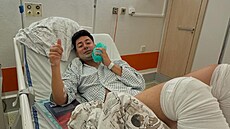 Mirai Navrátil po operaci elisti na snímku z nemocnice (31. ervence 2024)