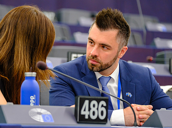 Europoslanec, influencer a léka� András Kulja (zve�ejn�no 23. �ervence 2024)