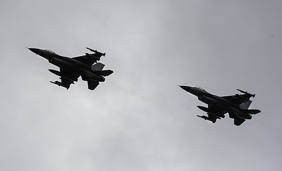 Stíha�ky F-16, které Ukrajin� dodaly západní zem�, budou pomáhat sou�asné...