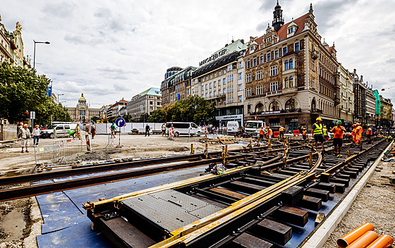 V horní �ásti pra�ského Václavského nám�stí probíhá stavba tramvajových kolejí....