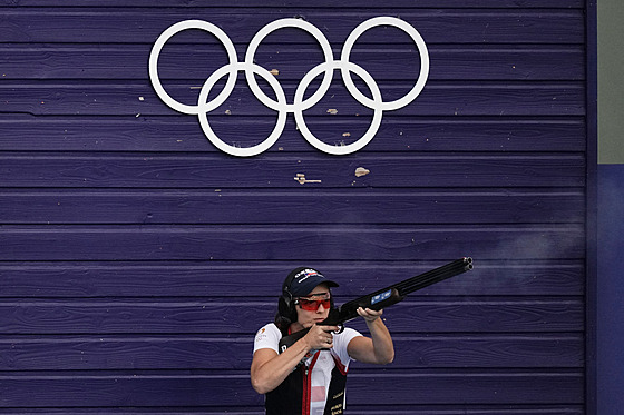 eská stelkyn Barbora umová bhem kvalifikace ve skeetu.