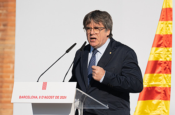 Katalánský expremiér Carles Puigdemont se po skoro sedmi letech krátce objevil...