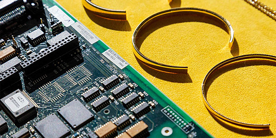 Britská královská mincovna otevela novou továrnu v jiním Walesu.