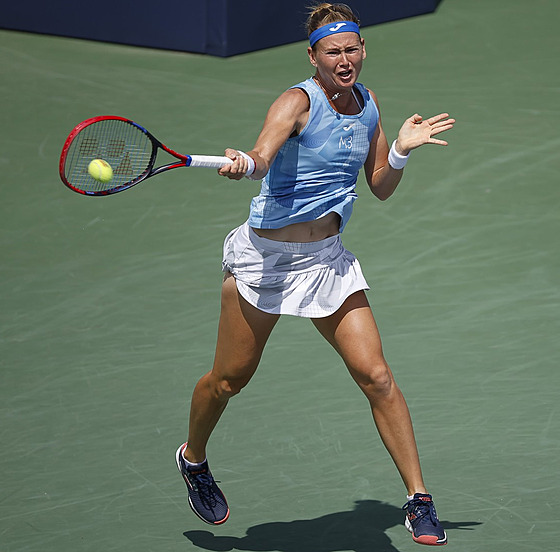 eská tenistka Marie Bouzková ve finálovém duelu se  panlkou Paulou...