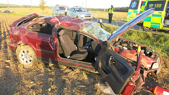 Osmnáctiletá �idi�ka dostala v zatá�ce smyk, v�z vyjel ze silnice a po nárazu...