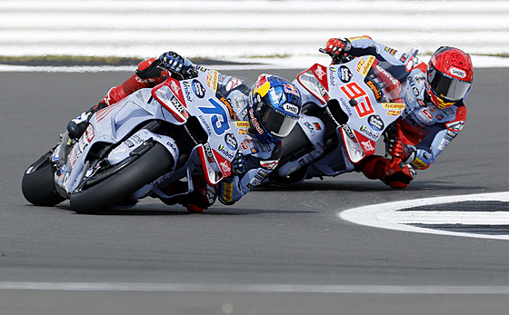 Alex Marquez a Marc Marquez bhem kvalifikace MotoGP v Silverstonu