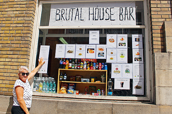 Paní Natálie chystá sv�j Brutal House Bar. Otvírá ho v dob� metalového...