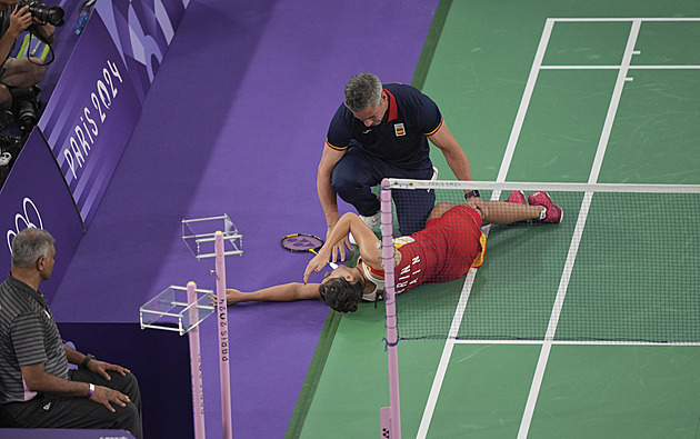 Zase koleno. Smolařka Marínová vzdala dobře rozehrané semifinále badmintonistek