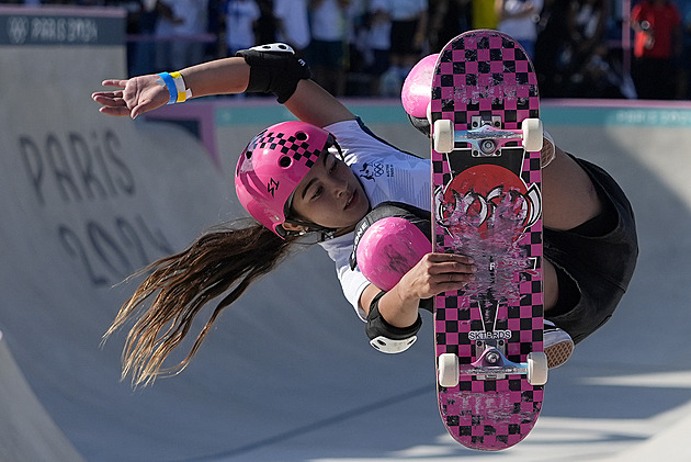 Je jí čtrnáct a za medaili chce živou kachnu. Příběh zlaté skateboardistky