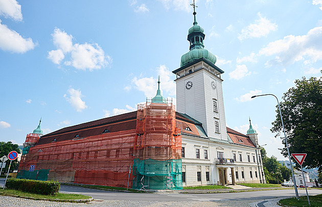 Vsetínský zámek dostane novou fasádu. Rozsáhlá obnova bude hotová na zaátku...