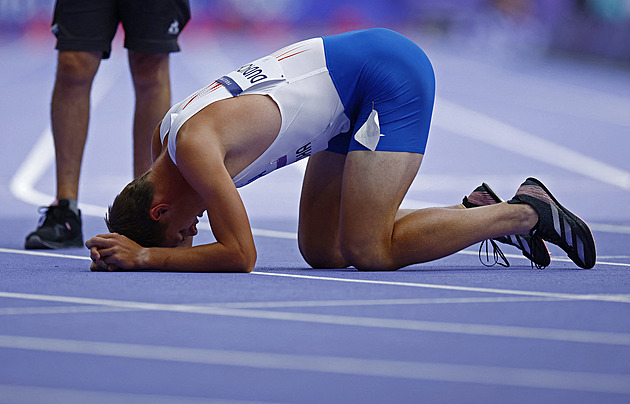 Dudycha v opravách neuspěl, štafety USA ovládly rozběhy na 4x100 metrů