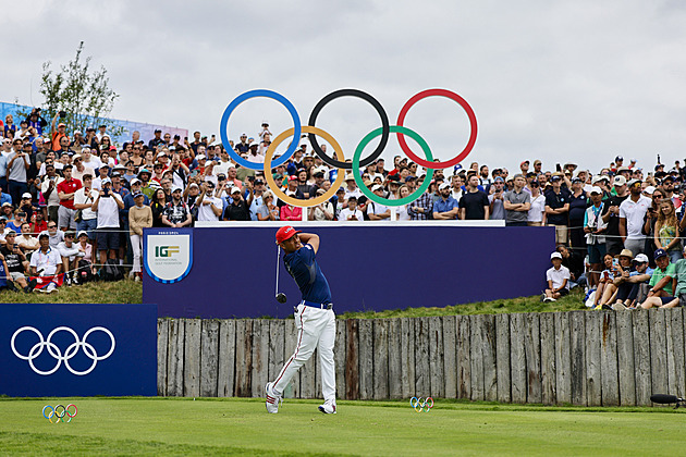 Schauffele dál útočí na obhajobu golfového zlata, vede spolu s Rahmem