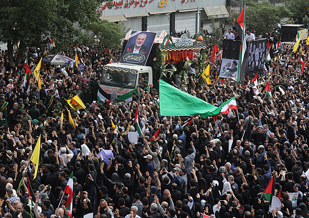 V Íránu začal pohřeb zabitého Haníji. Smrt Americe a Izraeli, křičí dav
