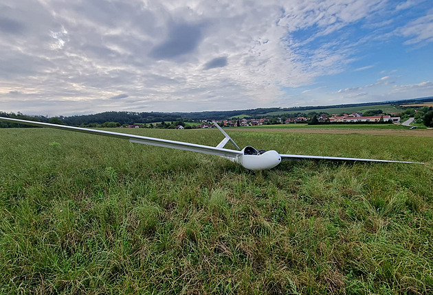 Pilot se vyhýbal prostoru nad Temelínem, při nouzovém přistání větroně zlomil