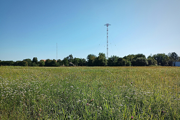 Ochrana u vysílače zanikla, developer může stavět. Radiokomunikace jsou proti