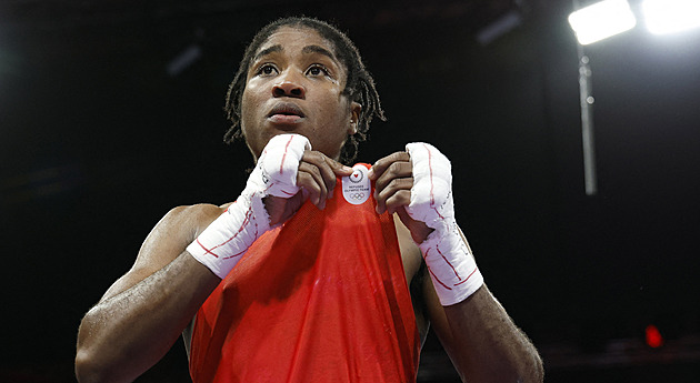 Boxerka Ngambaová zajistila týmu uprchlíků první olympijskou medaili