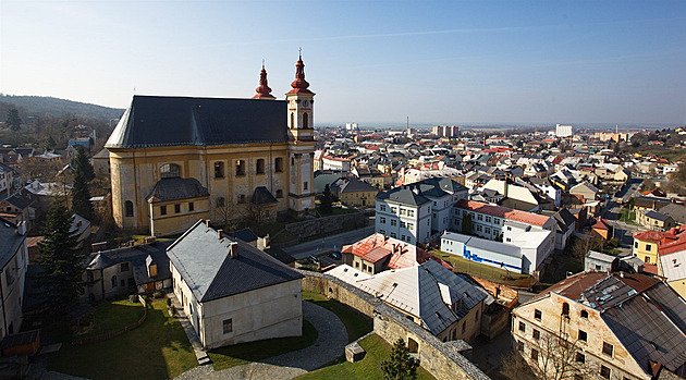 Chceme zpřísnění trestů i dávek, zní z radnic kvůli problémům s částí Romů