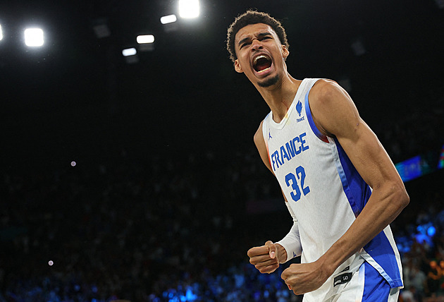 Bercy na nohou. Francouzští basketbalisté jsou ve finále, zdolali i mistry světa