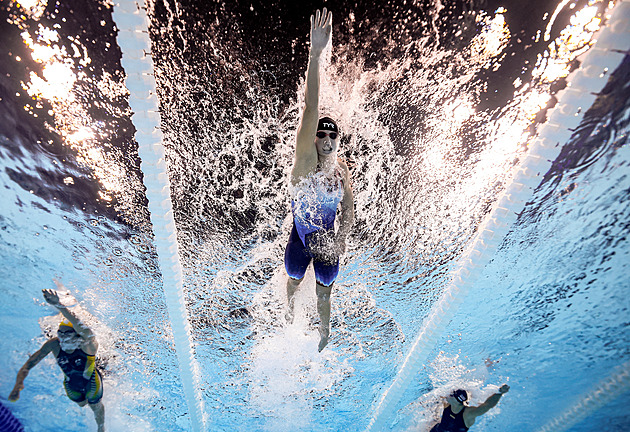 Američanka Ledecká si počtvrté v řadě doplavala pro zlato na osmistovce