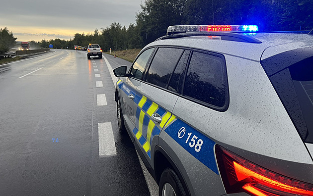 Řetězová nehoda čtyř aut uzavřela dálnici D5 na Berounsku. Nikdo se nezranil