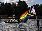 Na zahjen festivalu LGBT+ lid Prague Pride na praskm Steleckm ostrov 5....