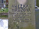 Zavradná Aneka Hrzová byla pohbena na polenském hbitov.