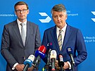 Ministr dopravy Martin Kupka a generln editel Sprvy eleznic Ji Svoboda.